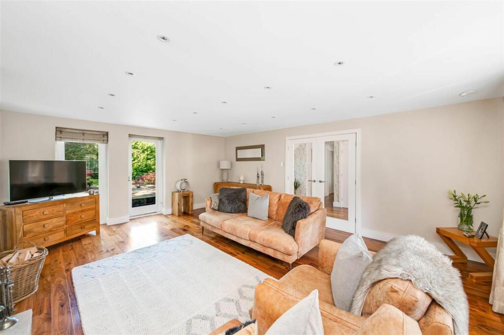 SITTING ROOM