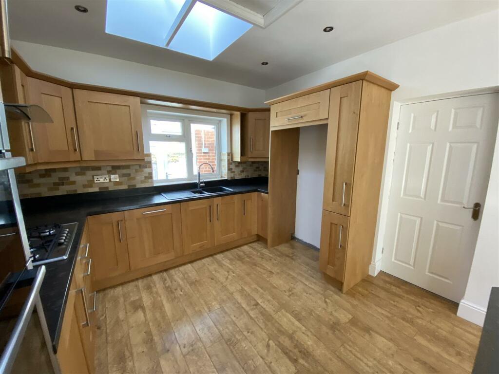 Kitchen: