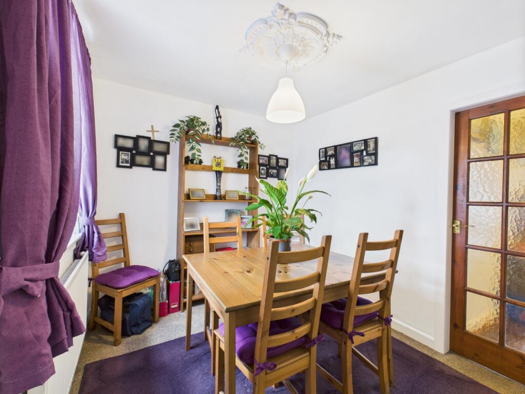 CAM03729G0-PR0107-STILL015