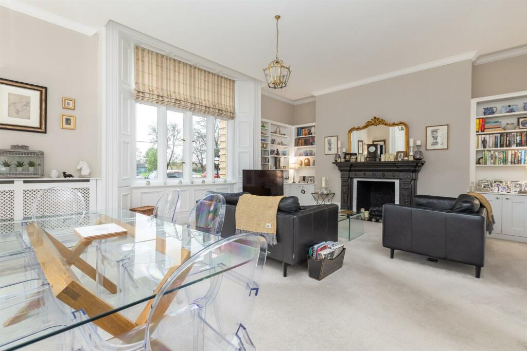 Lounge/Dining Room