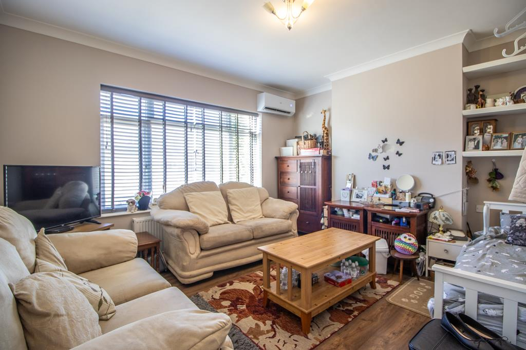 Lounge/Bedroom Four