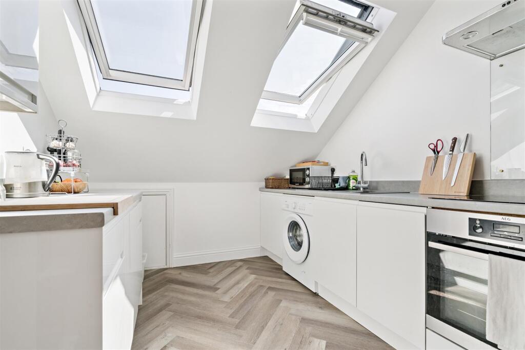 Flat C 5 Oxford Ave SW20 kitchen 2.jpg