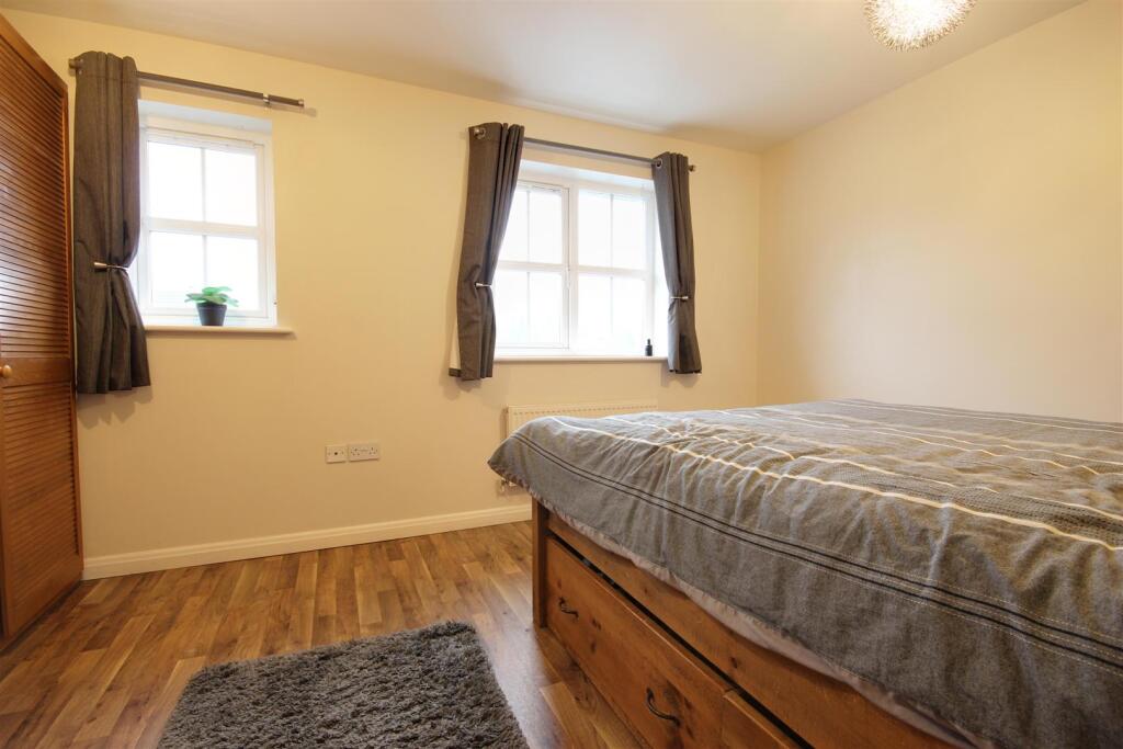 BEDROOM 1 (FRONT)