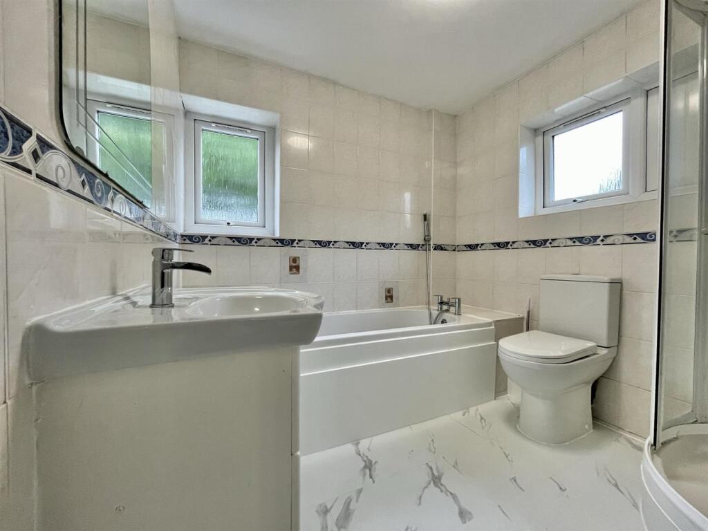 66 Seal Road Bathroom.jpeg