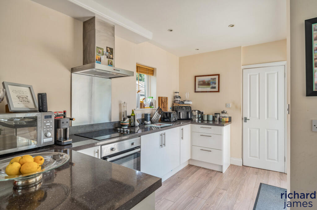 f16a77f3-a14c-4a4...