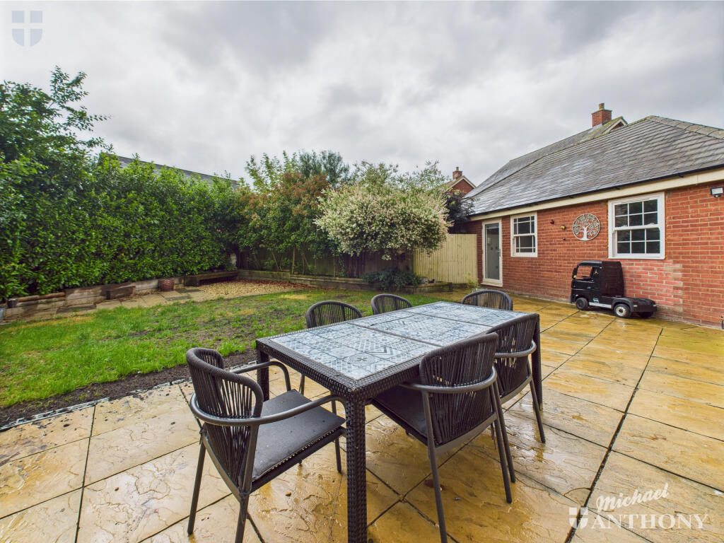 CAM03852G0-PR0298-STILL019