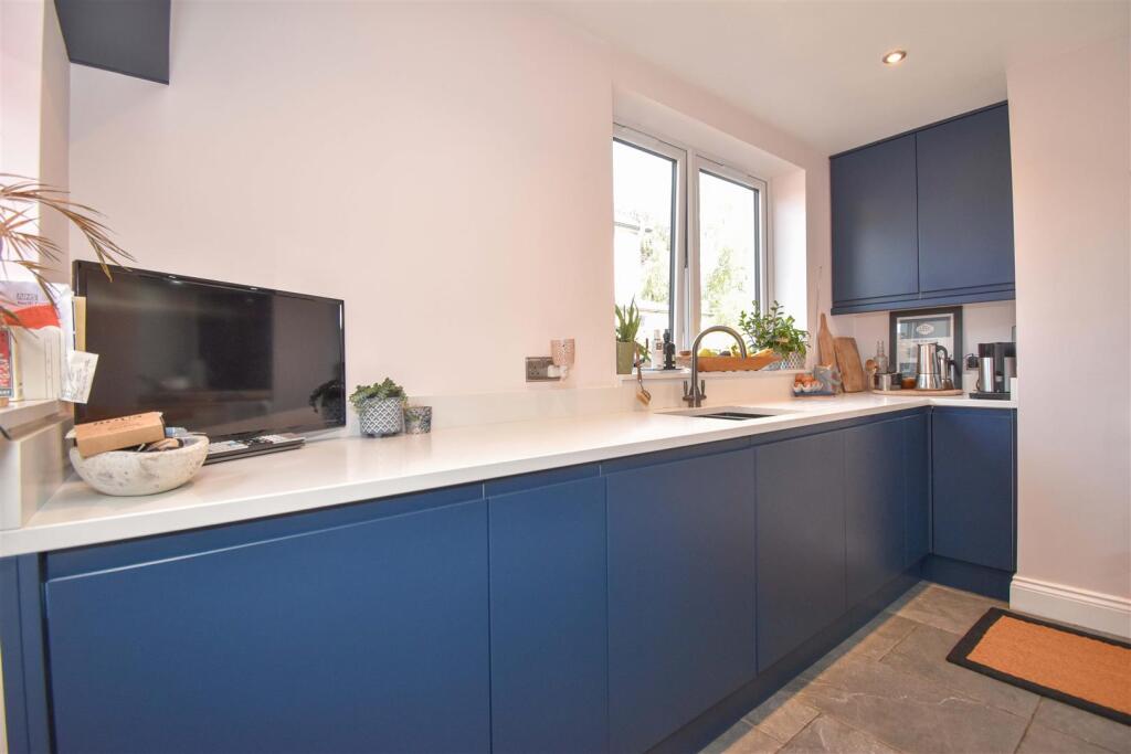 2 Fell Croft Kitchen d.jpg