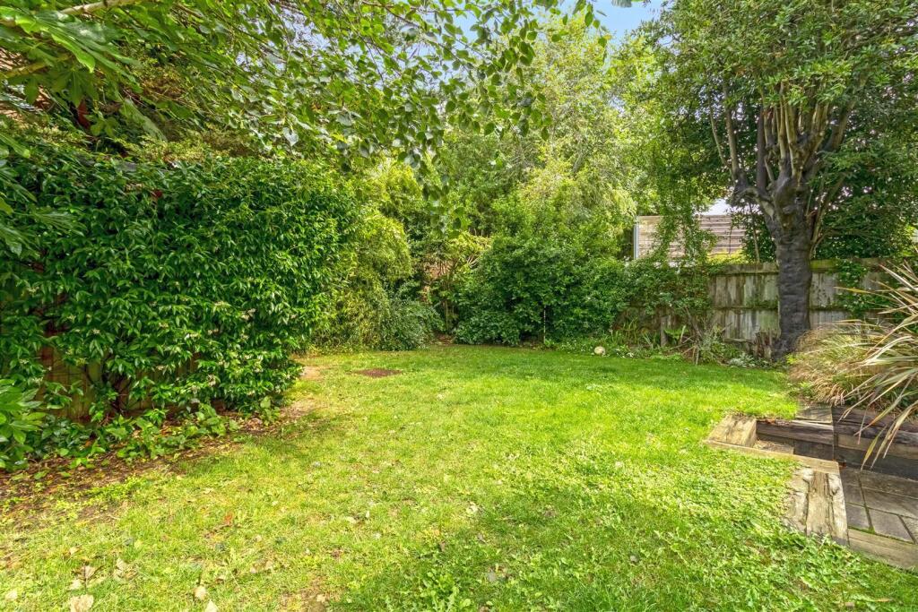 Upper drive garden.jpg