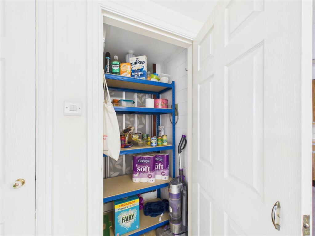 SHOWER ROOM/ PANTRY