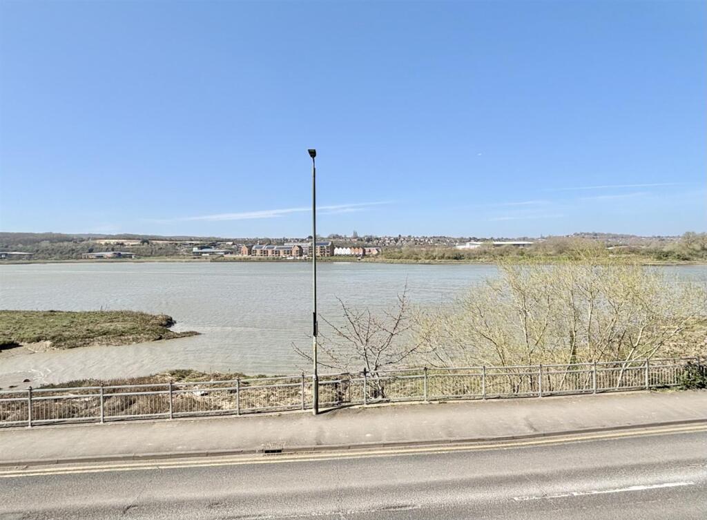 Lounge/Dining Room Views!