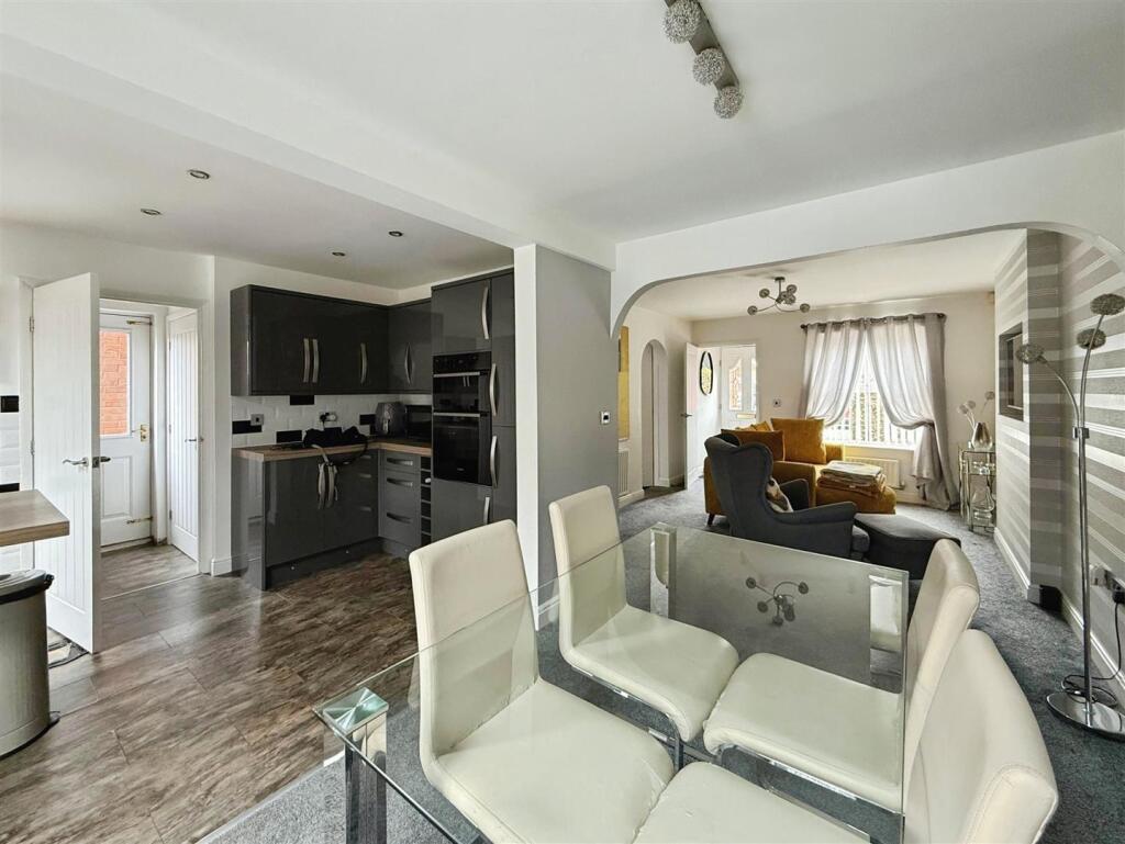 Lounge / Dining Room