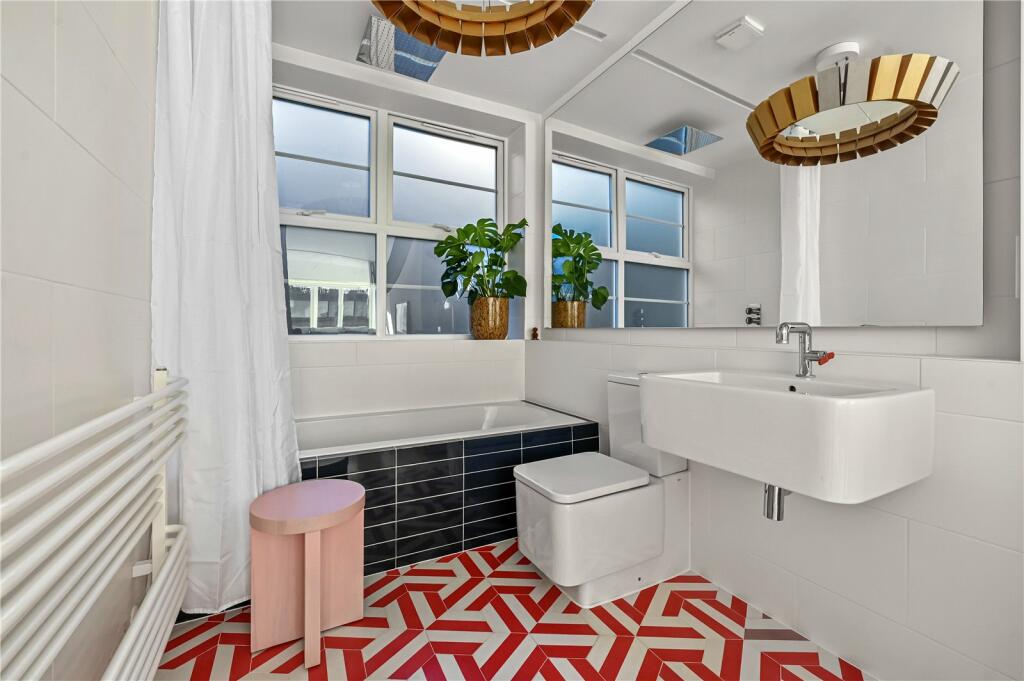 En Suite Bathroom