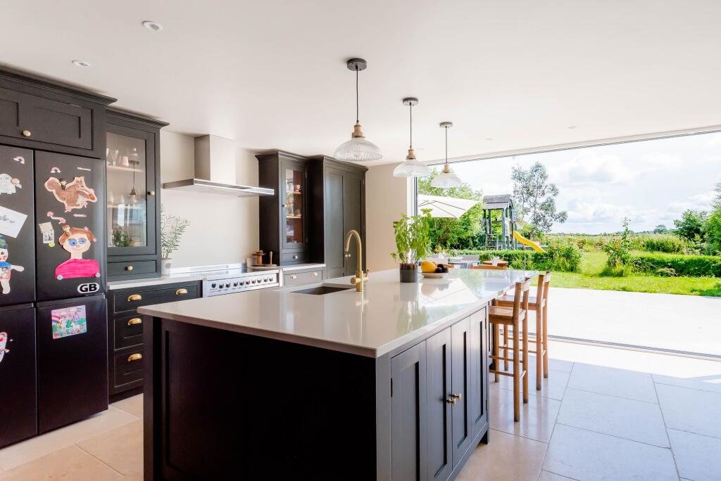 Kitchen/Breakfast