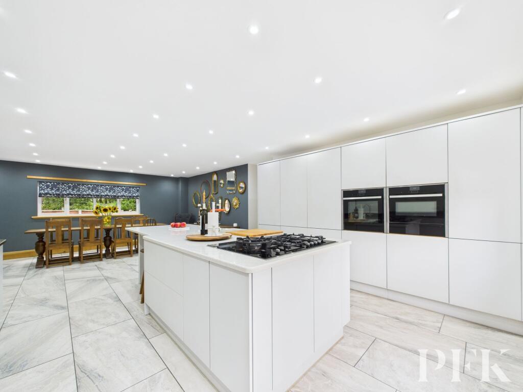 Dual aspect kitchen / dining