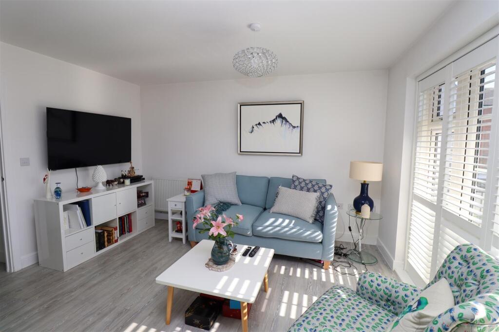 Open Plan Living/Dining/Kitchen