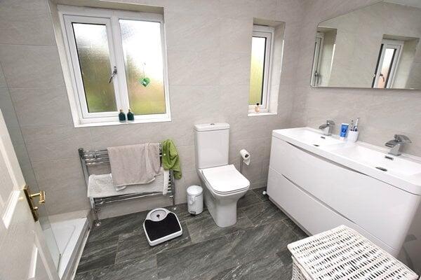 en-suite shower room