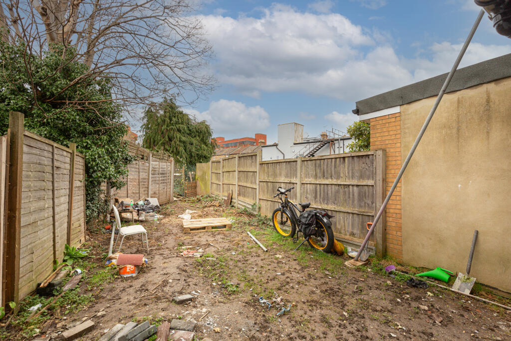 8 Brampton Park Road, Hornsey, London, N22 6BG