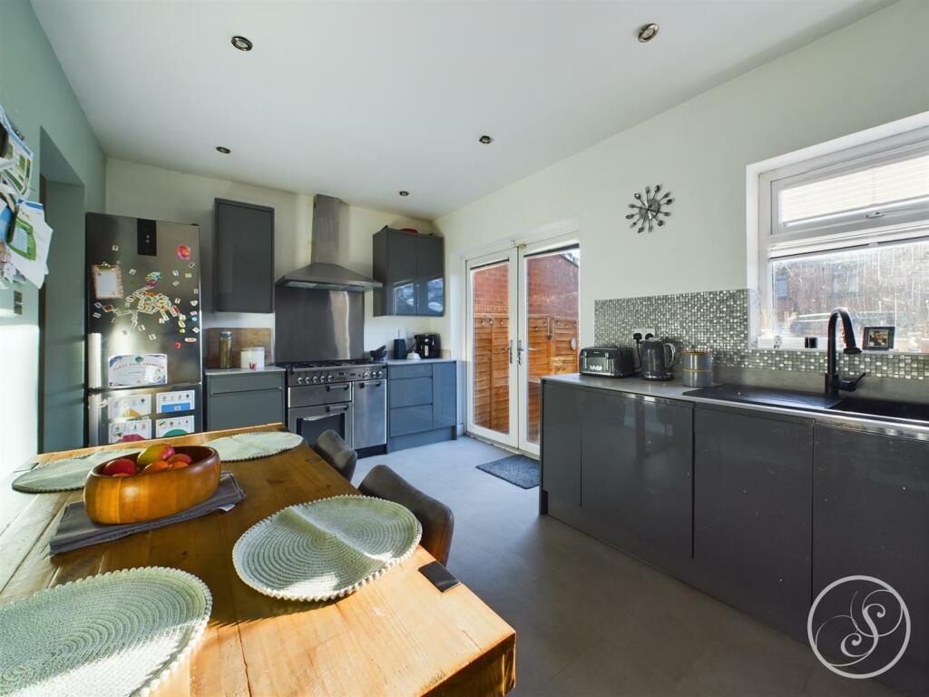 KITCHEN DINER