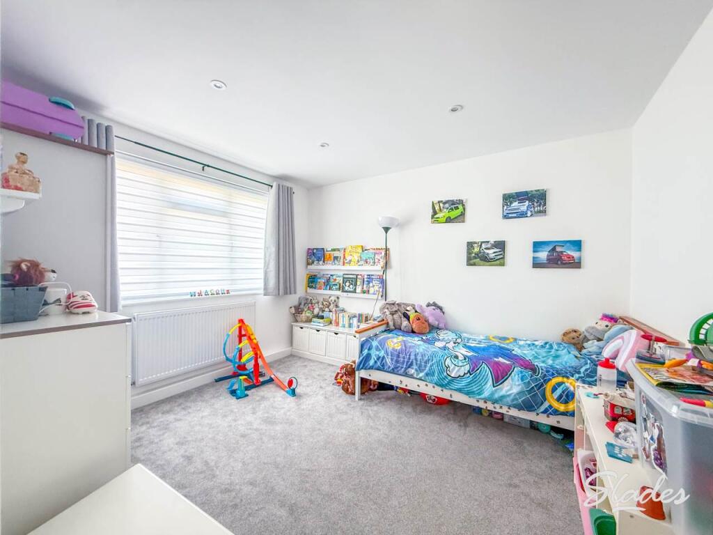BEDROOM 2
