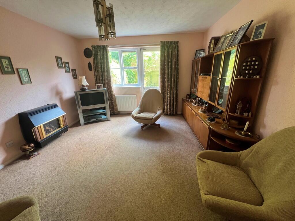 Lounge and Back W...