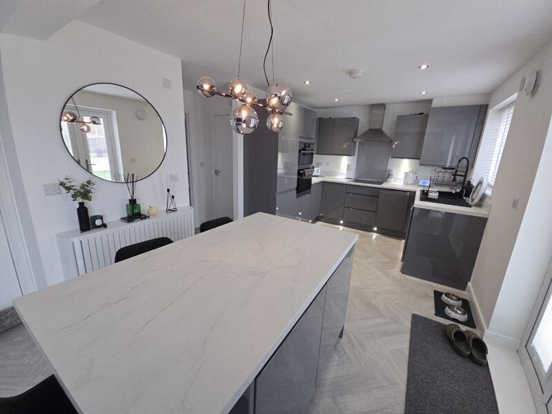 Kitchen/Breakfasting Area