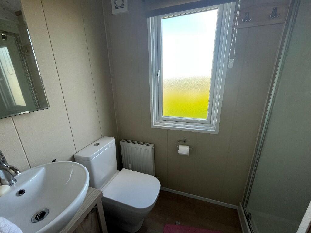 En-suite (bed 1)