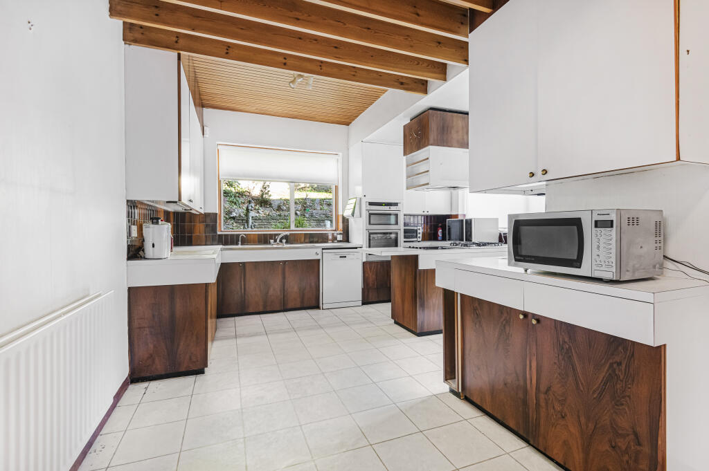 19 West Heath Gardens, Hampstead, London, NW3 7TR