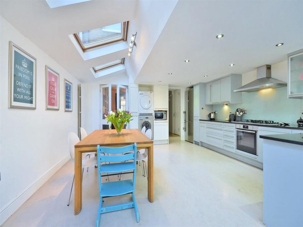 27%274+Kitchen%2fFamily+Room