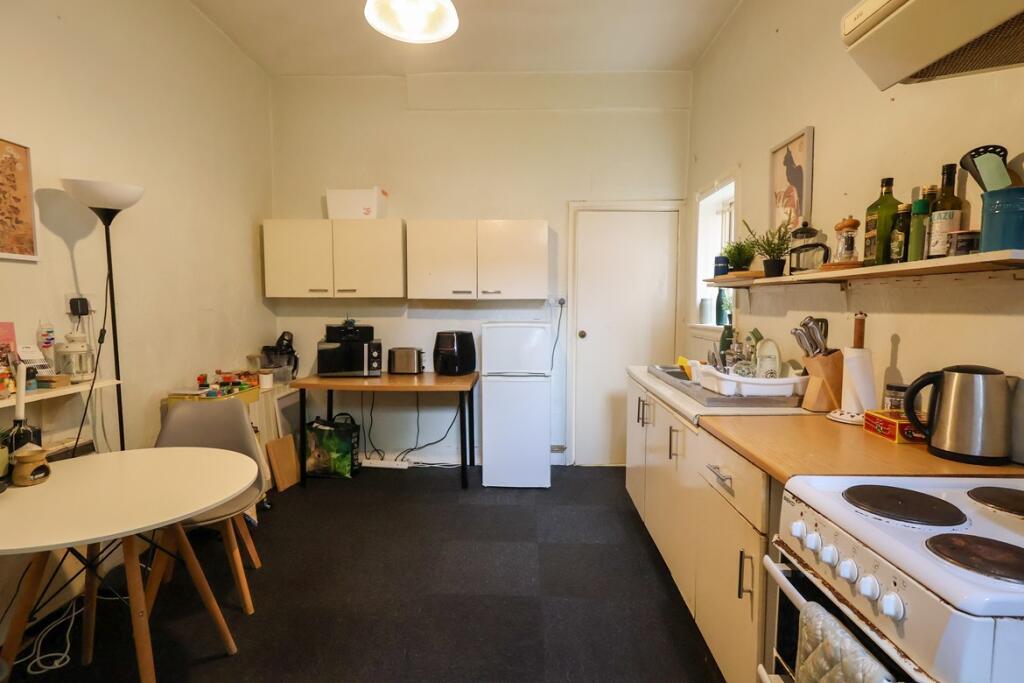 Kitchen (2)