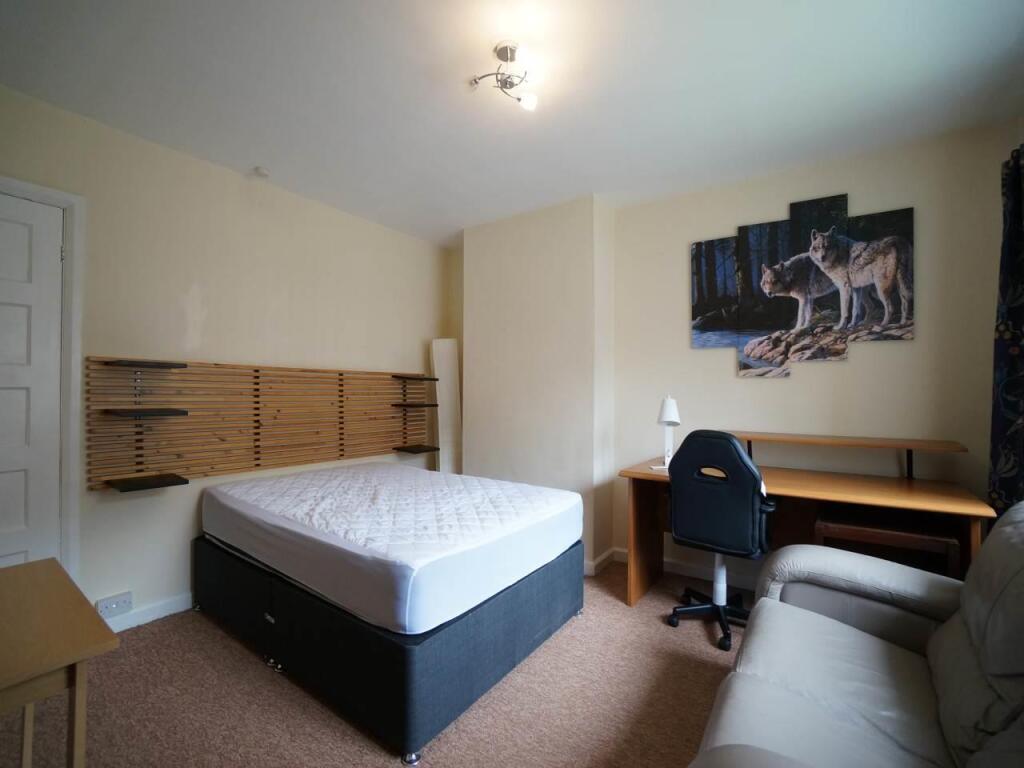 Bedroom 2.JPG