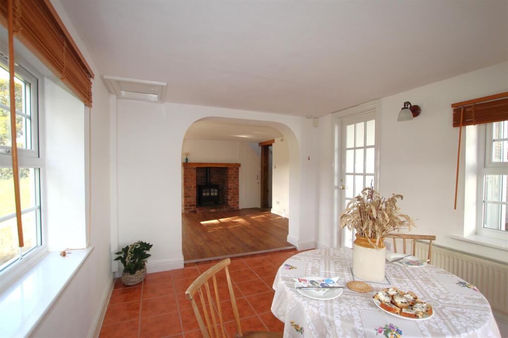 Dining Room.JPG