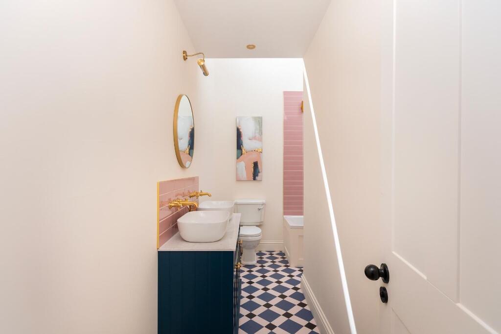 0O4STN - Bathroom D.jpg
