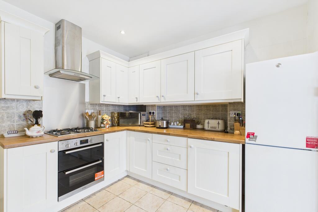 CAM04201G0-PR0068-STILL013