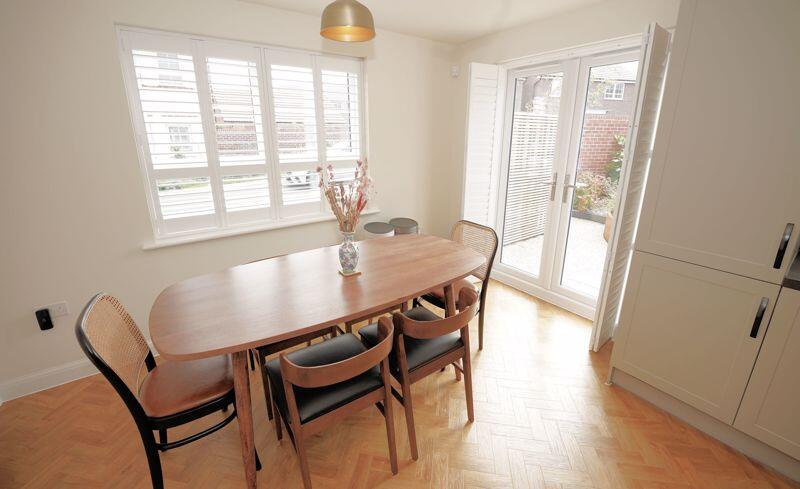 Double aspect dining area