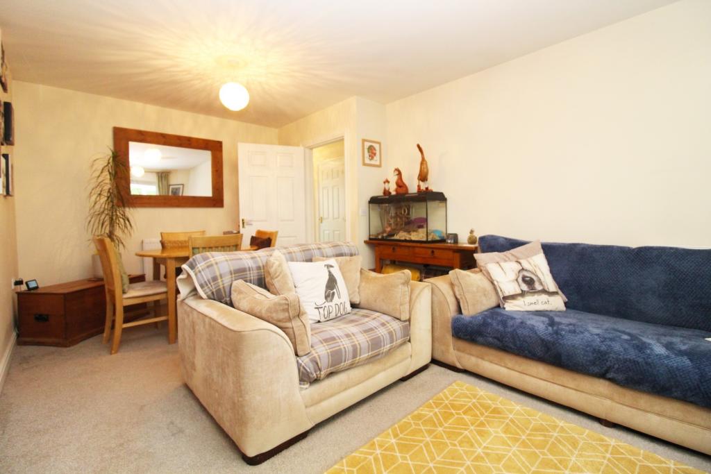 Lounge/Dining Area