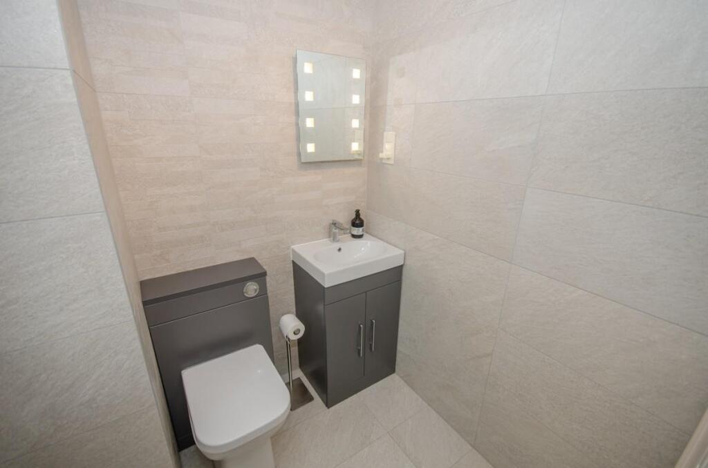 Ensuite pic 2.jpg