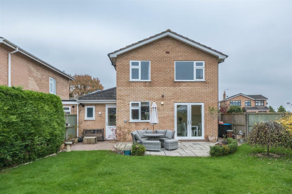 4 Oaktree Close-030.jpg