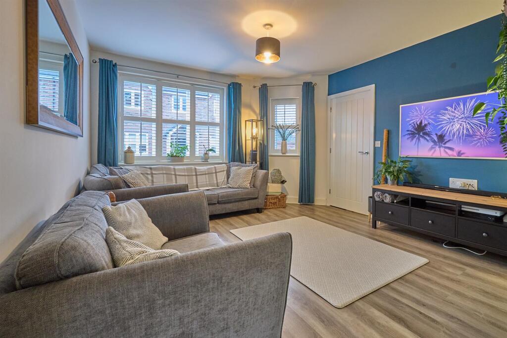 Lounge to Front