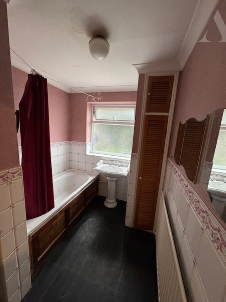 201 Bromford Road bathroom