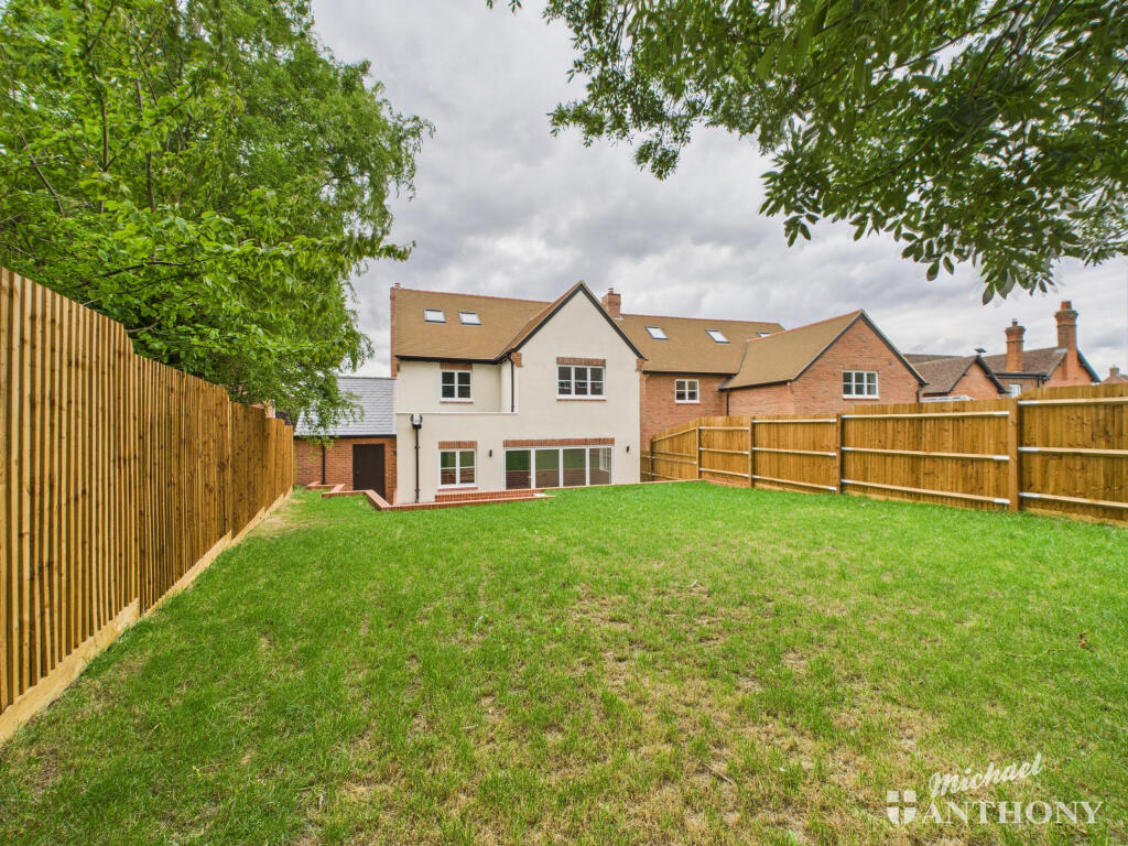 CAM02773G0-PR0337-STILL029