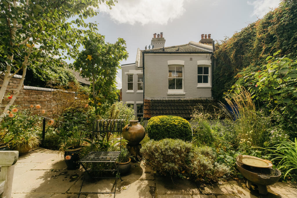 Croft-StLeonards-WestHillRoad-Exterior-9