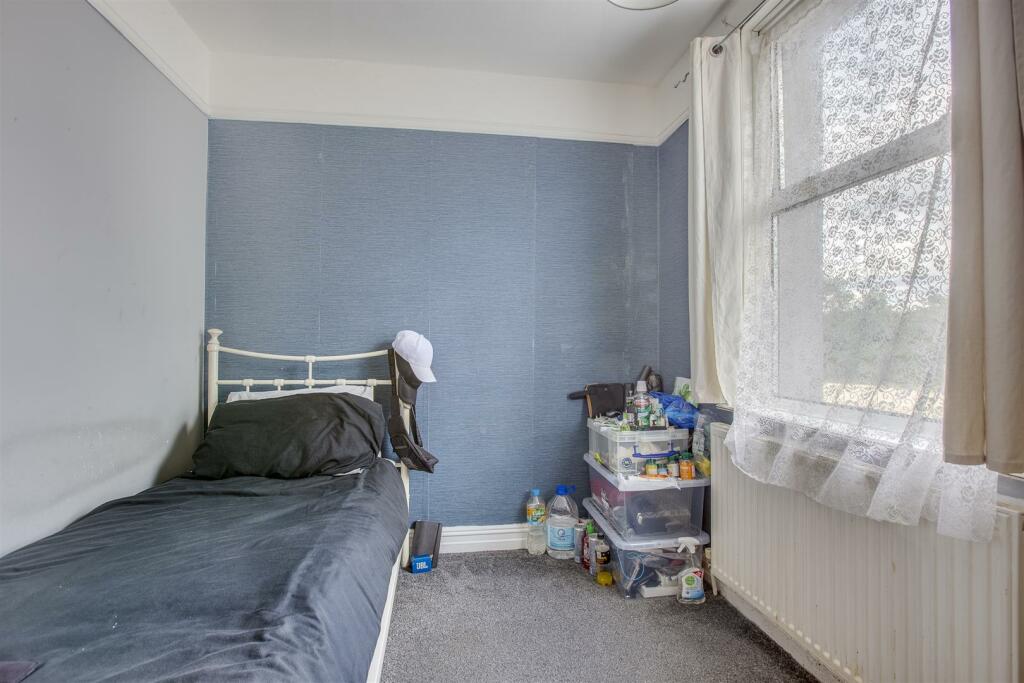 133 Desborough Avenue, HP11 2SG-3.jpg