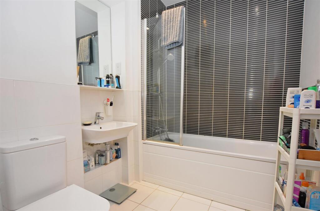 Bathroom.JPG