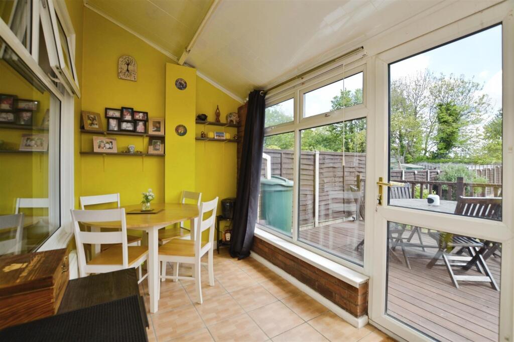 Kitchen/Sun Room