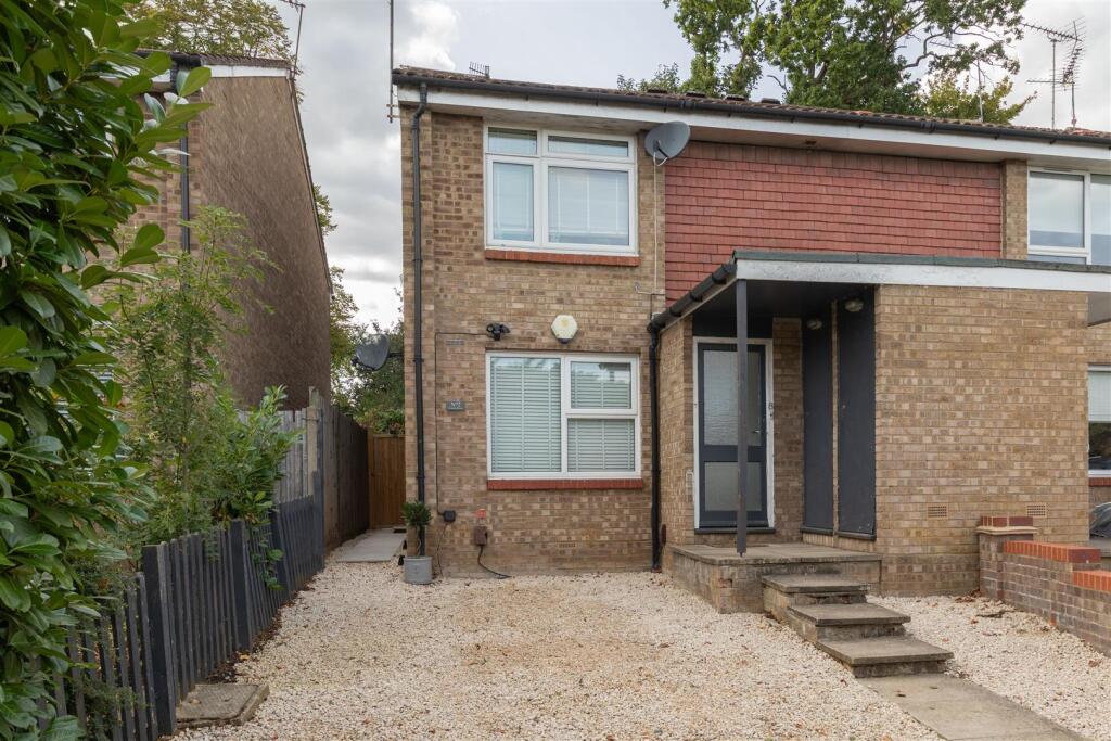 Fosters Close, E18