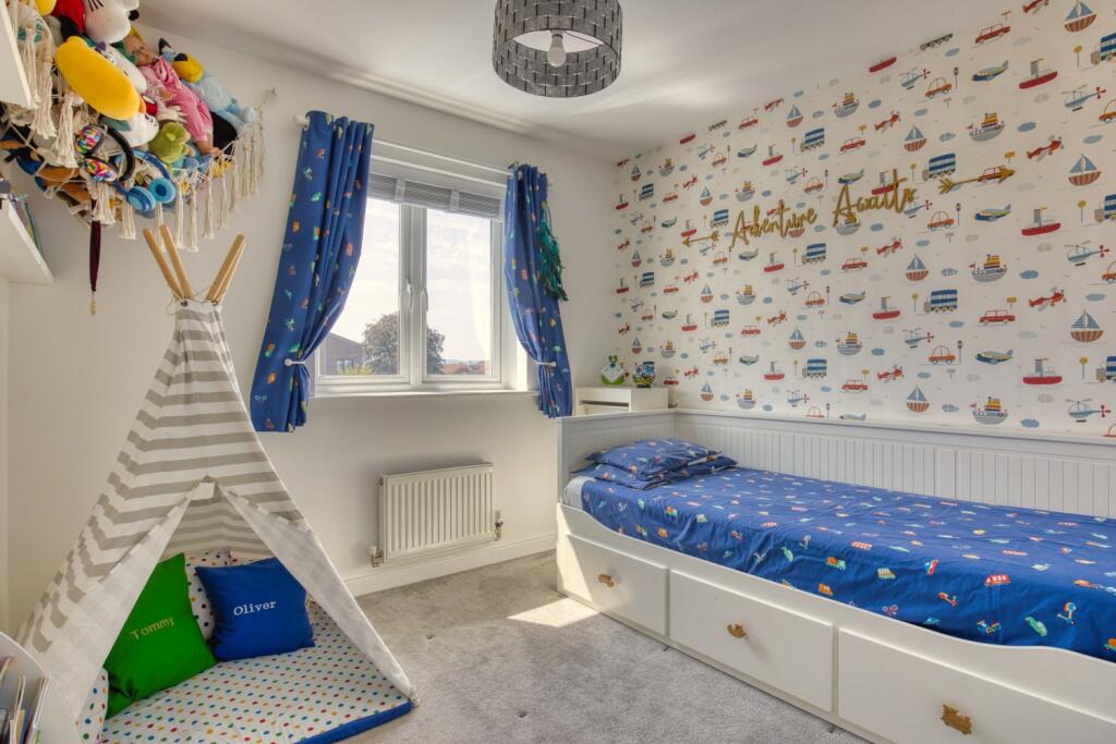 Ewemove Taunton - Roys Place (1)