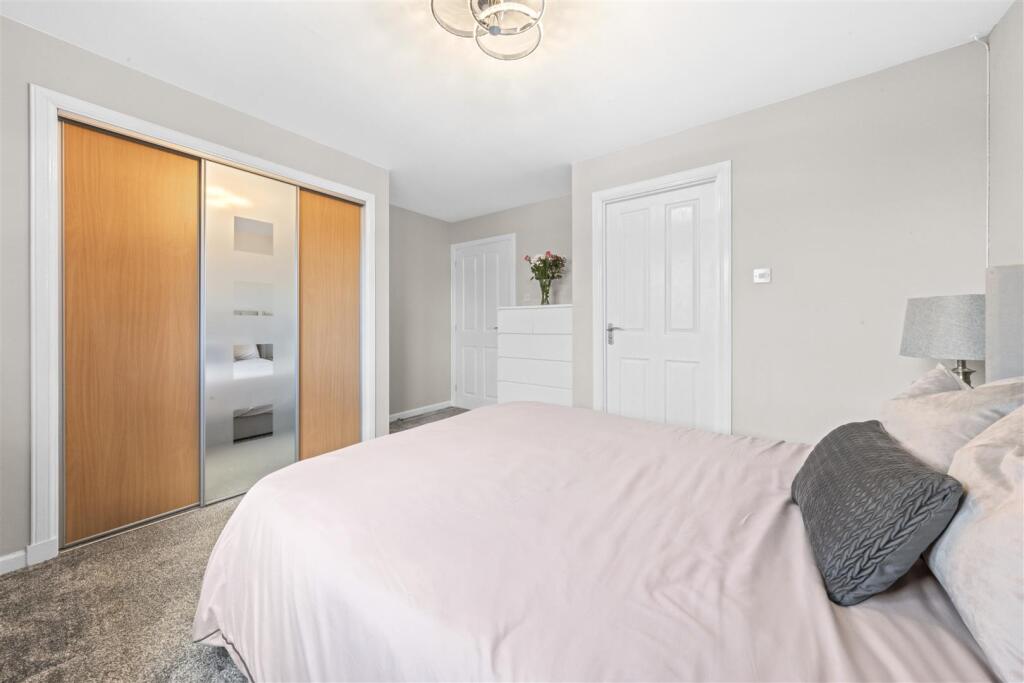 Master Bedroom_2.jpg