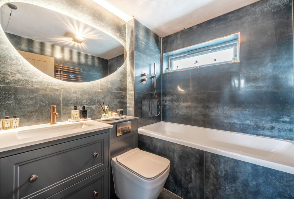 1380894-15-6915c4...