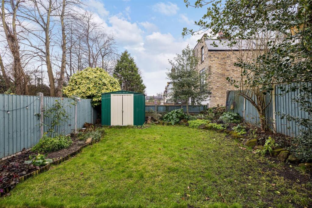 17, Teesdale Road E11
