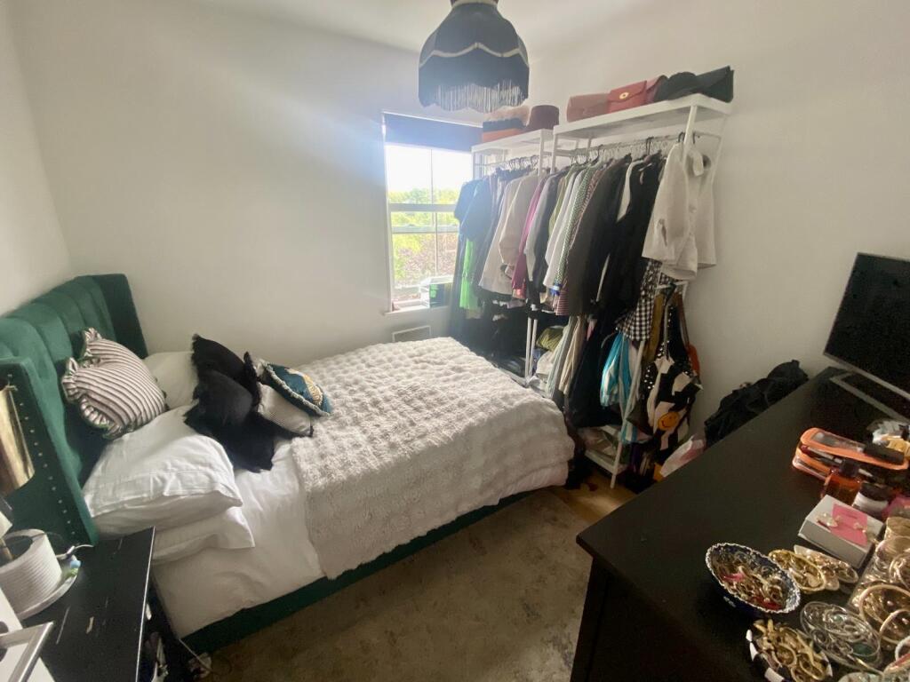 Bedroom 1.JPG